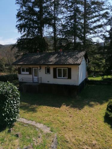 Kert, La CABANE AUX ECREVISSES - LES PIEDS DANS L'EAU in Chateauneuf-Les-Bains
