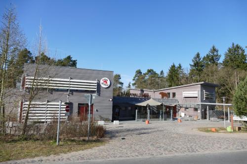 Tuvākā izklaides vieta, Ferienhaus TRAUM AM SEE mit Sauna und Whirlpool in Zislow