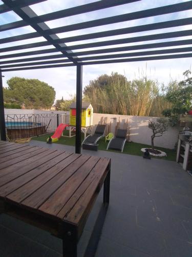 Maison chaleureuse avec belle terrasse gîte à louer Salon-de-Provence