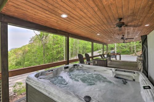 Hendersonville Cabin with Deck and Mountain Views in Hendersonville, USA