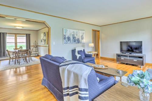 Tasteful Country Home on 5 Acres ~ 3 Mi to Lake! in 普特尼 (VT)