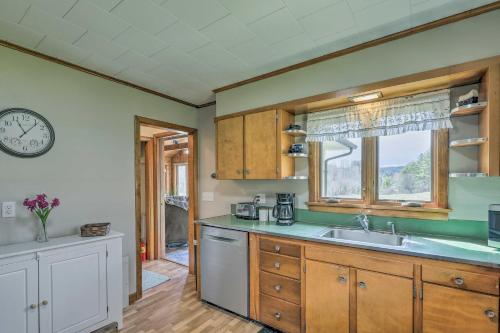 Tasteful Country Home on 5 Acres ~ 3 Mi to Lake! in 普特尼 (VT)