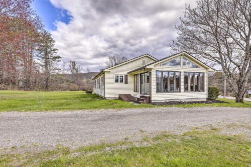 Tasteful Country Home on 5 Acres ~ 3 Mi to Lake! in 普特尼 (VT)