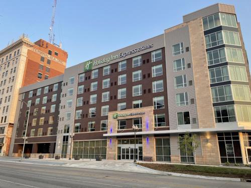 Holiday Inn Express & Suites - Lincoln Downtown , an IHG Hotel