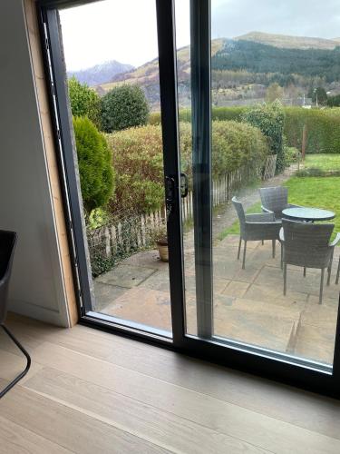 Lyn leven cottages in Ballachulish