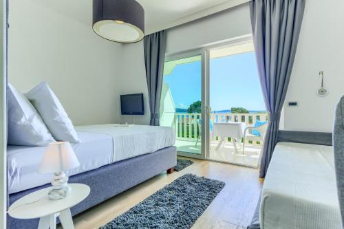 Hotel Villa Žarko by the beach - image 12