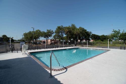 Motel 6 Tampa Near Fairgrounds - Casino