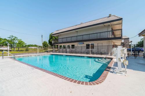Swimming pool, Motel 6 Tampa" Near Fairgrounds - Casino near Seminole Hard Rock Hotel & Casino