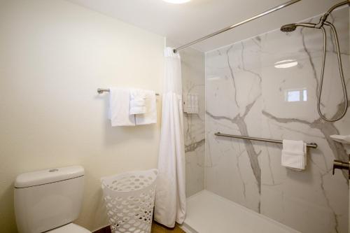 White House Inn - image 11