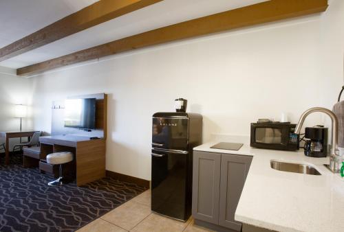 White House Inn - image 12