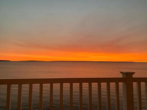 Mackinaw Beach and Bay Inn & Suites - image 8