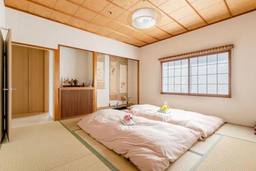 4 futon beds
