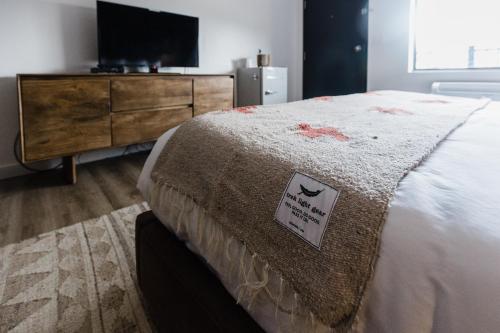 1 king bed, 2 twin beds
