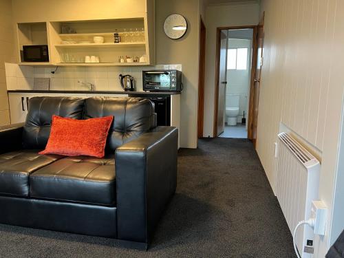 One-Bedroom Apartment Upstairs access