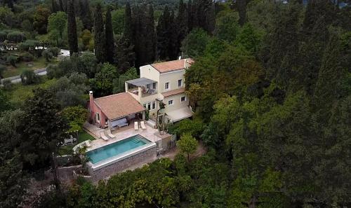  Xenonerantzia Country style villa in Gouvia