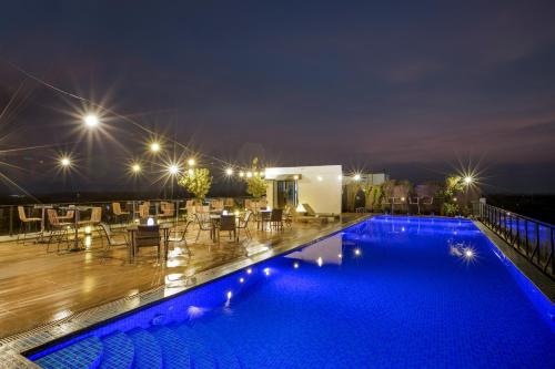 Swimming pool, Satoria Hotel Yogyakarta in Yogyakarta Airport