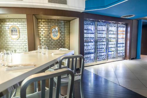 ห้องอาหาร, โรงแรมเมอร์เคียว ปารีส สถานีรถไฟความเร็วสูงทีจีวี-มาสซี (Hôtel Mercure Paris Massy Gare TGV) in มาสซี