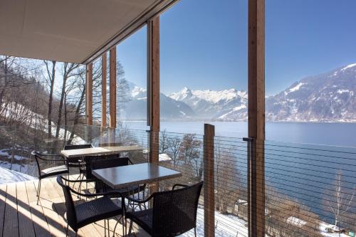 Three-Bedroom Apartment with two Bathrooms and Lake View