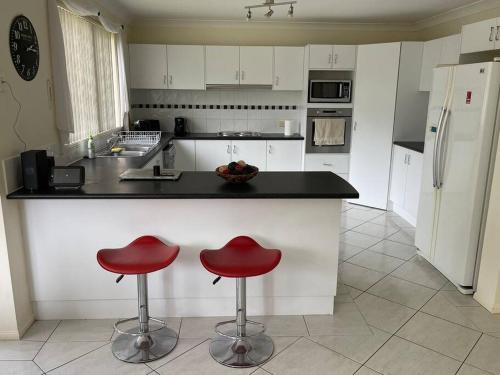 Beautiful 5 bedroom house in Jervis Bay