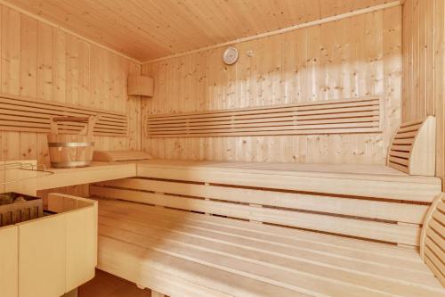 Apartment with Shower