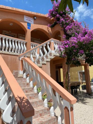 Apartments LucMar Vir