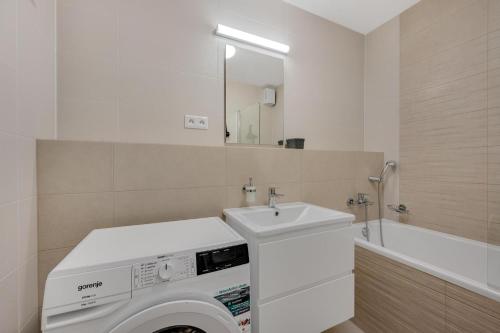 357668533 Metropolitan Star Apart Hotel