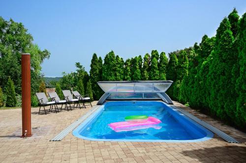 Úszómedence, Ferrata Vendeghaz in Csesznek