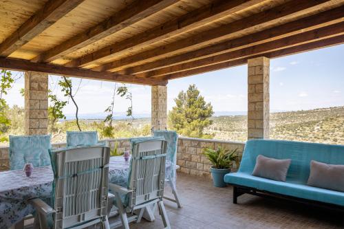  Holiday House Lucija in Bobovišća
