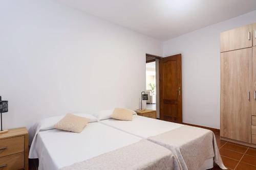 Deluxe Apartment with Sea Views image 3