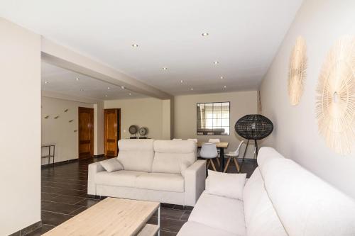 Deluxe Apartment with Sea Views image 1