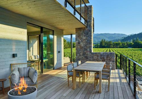 Corner King Room with Balcony and Vineyard View