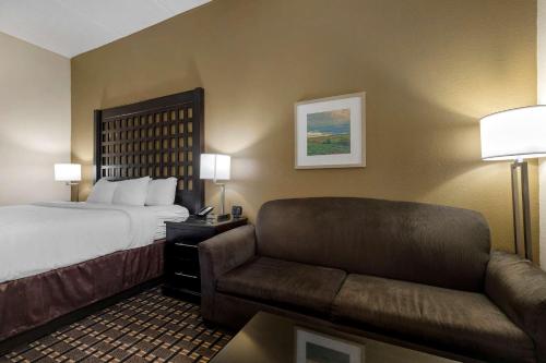 Comfort Inn Sherman - image 10