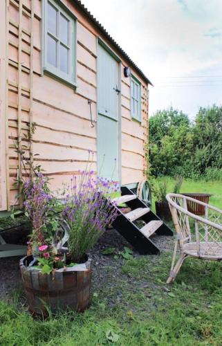 B&B Shrewsbury - The shepherds hut - Bed and Breakfast Shrewsbury