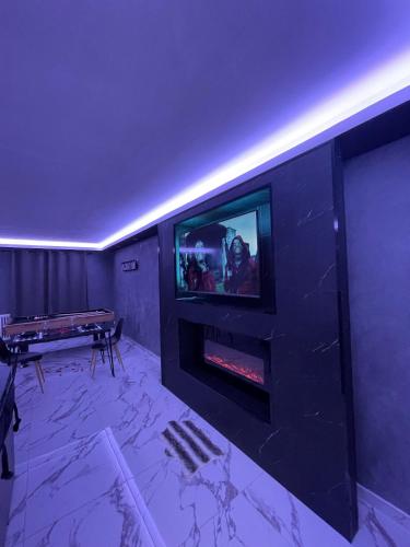 La Casa de Lové Suite Jacuzzi (La Casa de Love Suite Jacuzzi) in Μελούν