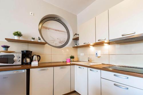 One-Bedroom Apartment image 3
