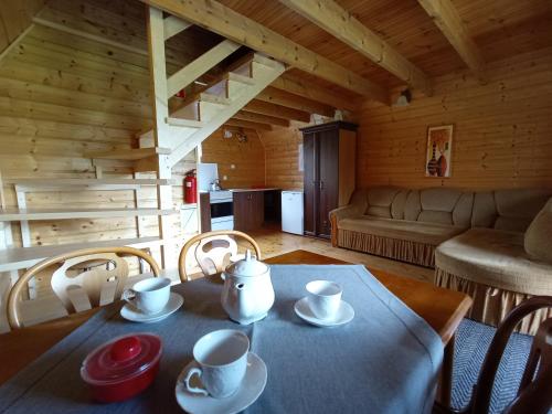 2 bedrooms, 5 beds