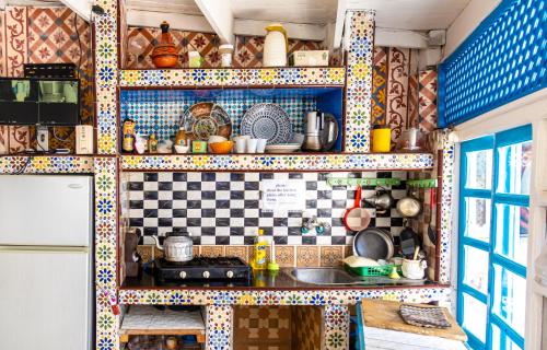 ห้องครัว, White And Blue in เอสซาวีรา ซิตี้ เซ็นเตอร์