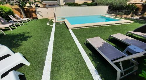 L'Ostal Saint Hilaire d'Ozilhan - Bed & Breakfast in Saint Hilaire D'Ozilhan