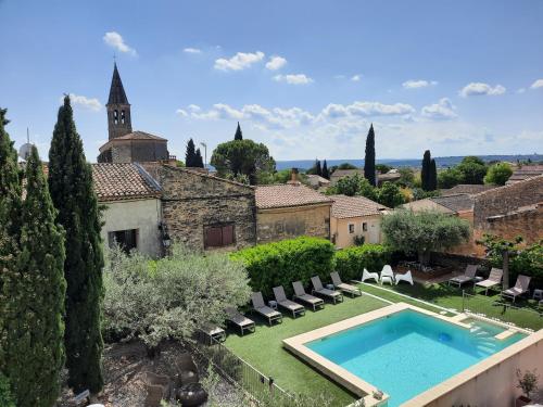 L'Ostal Saint Hilaire d'Ozilhan - Bed & Breakfast in Saint Hilaire D'Ozilhan