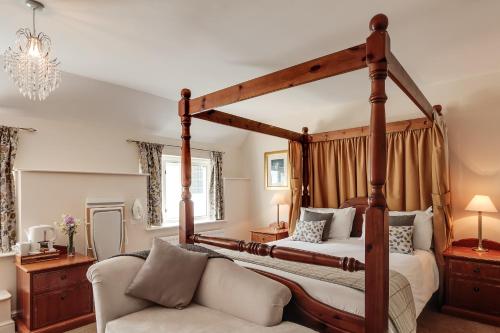 Double Room with Four Poster Bed