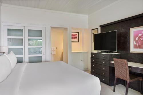 Crystal Cove by Elegant Hotels - All-Inclusive photo 4
