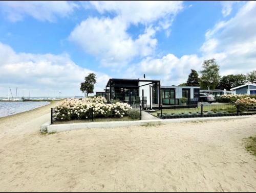 B&B Hulshorst - Luxus Cube Meerblick Veluwemeer am Strand in erster Reihe - Bed and Breakfast Hulshorst