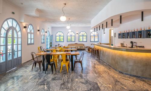 Restaurant, Matala Hostel  in Adelianos Kampos