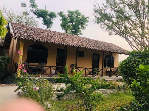 Villa, Nature Safari Lodge in Thakudwara