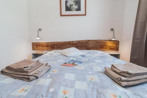 1 queen bed, 1 twin bed, 1 sofa bed