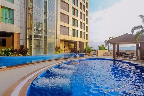 Huge Loft Type Condo At Queen City of the South photo