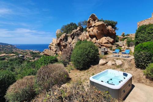ROCCETTE BLU villino con HOT TUBE nelle rocce gîte à louer Caldosa