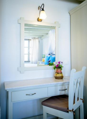 Master Suite with Sea View image 9