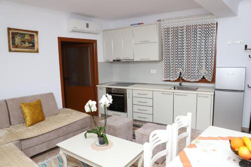 Downtown Apartment 2 - image 4