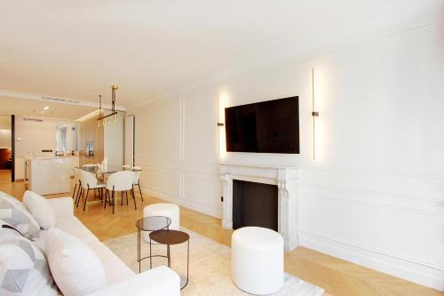 Stunning apartment with view at the very heart of Paris